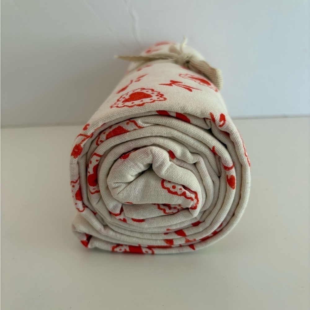 NWOT Urban Outfitters Sweetheart Ditsy Patterned Shower Curtain - Picture 5 of 11